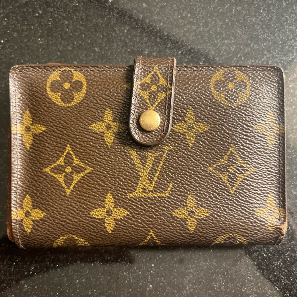 Authentic LV Kisslock Wallet